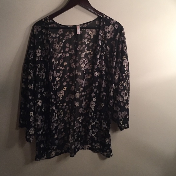 Timeless pullover blouse
