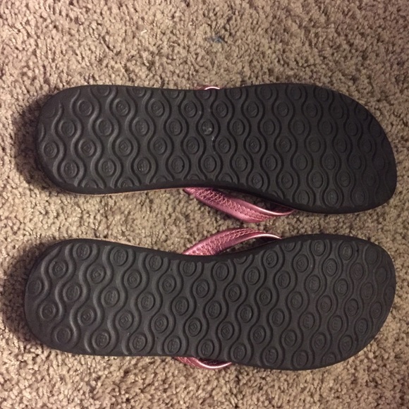 Metallic pink reef flip flops Size 9, make offer' - Picture 3 of 4