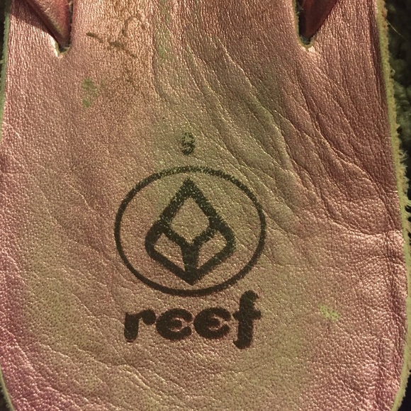 Metallic pink reef flip flops Size 9, make offer' - Picture 4 of 4