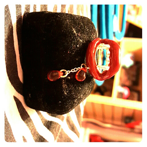 Vampire ring from Avon