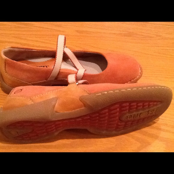 Born Suede size 7.5 Mary Jane shoes - Picture 4 of 4