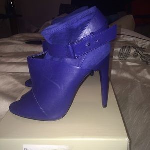 Sexy ankle peep toe booties