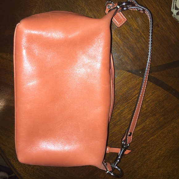 Almost brand new coach purse !!!!! * authentic *