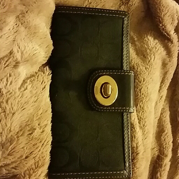 Signature coach wallet