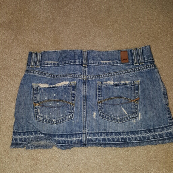 Abercrombie & Fitch mini skirt - Picture 2 of 4