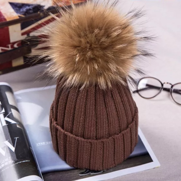 . Accessories - ✨SALE✨Faux Fur Pom Beenie (brown)