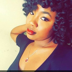 Meet your Posher, Dominique