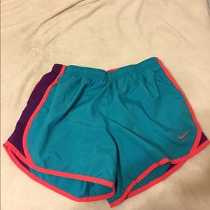 SIZE LARGE GIRLS NIKE SHORTS!!