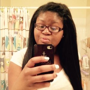 Meet your Posher, Deedee