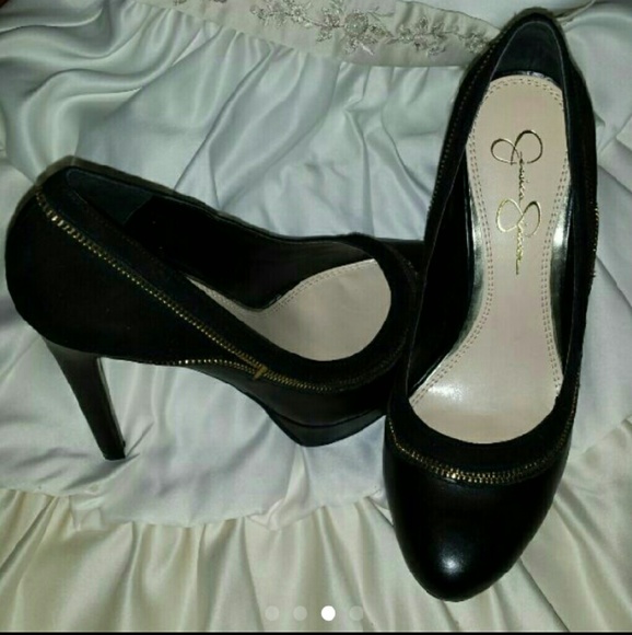 Heels - Picture 2 of 3