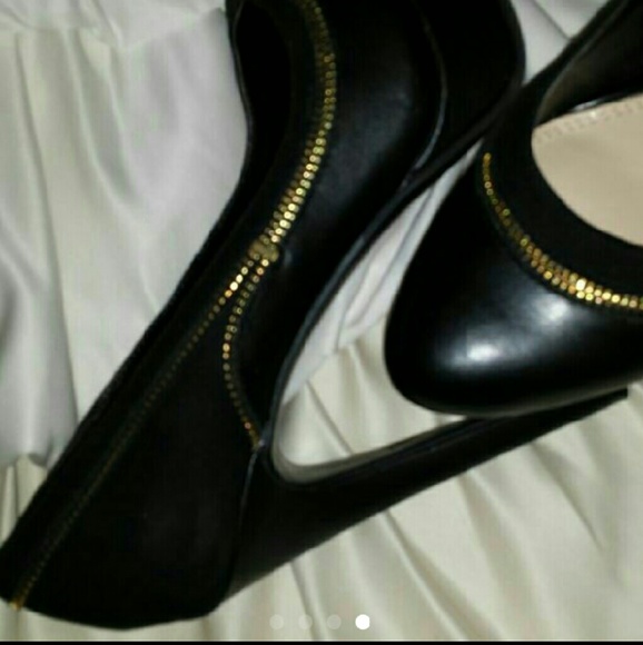 Heels - Picture 3 of 3