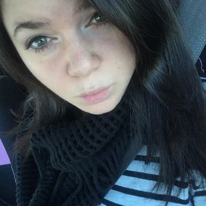 Meet your Posher, Kayla