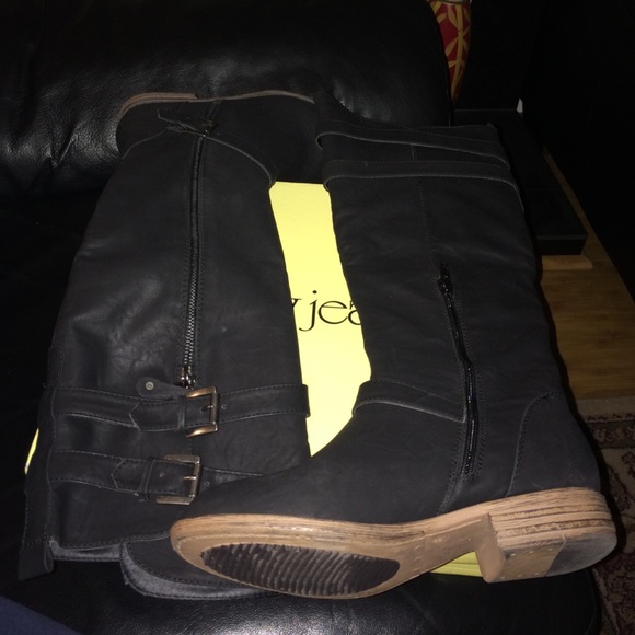 Cathy Jean black boots