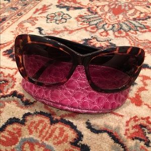 Jessica Simpson sunglasses