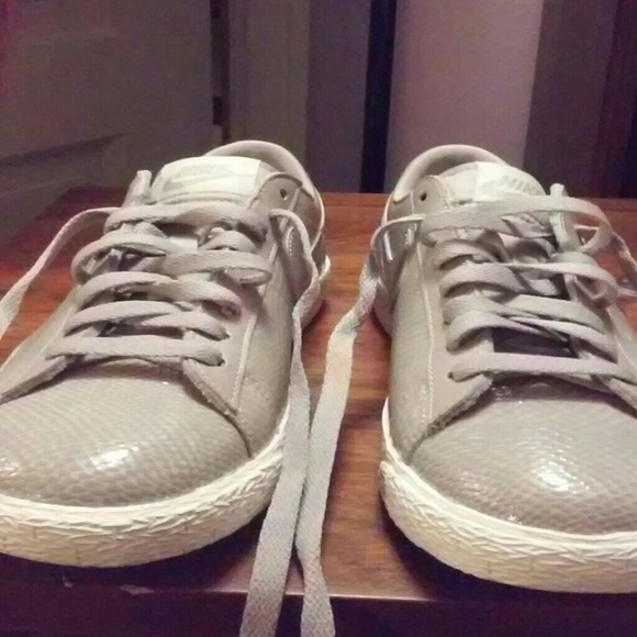 Nike shoes - Picture 2 of 4