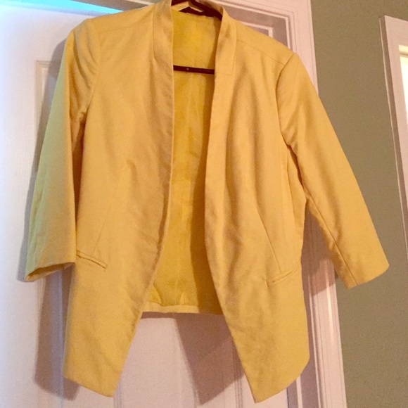 Yellow quarter sleeve jacket