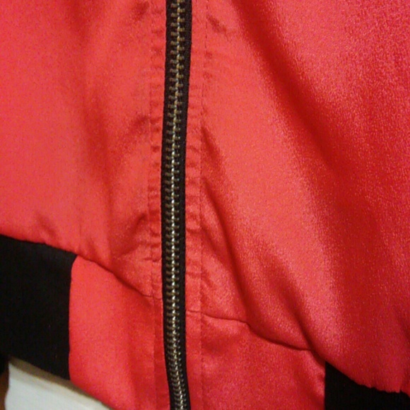 Red in style jacket - Picture 3 of 4