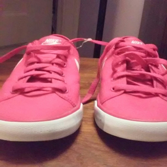 Nike shoes - Picture 2 of 4