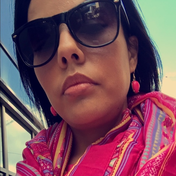 Meet your Posher, Amanda - Picture 1 of 1