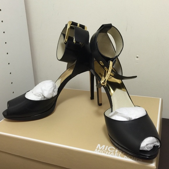 Ankle strap shoes Never Worn