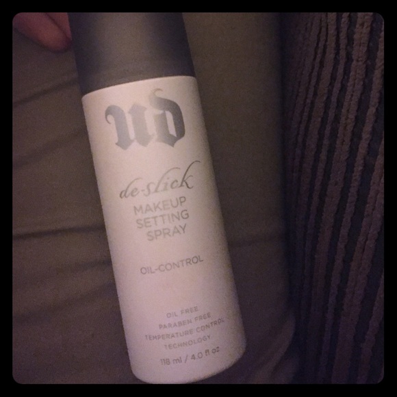 Urban decay; de-slick, makeup setting spray.