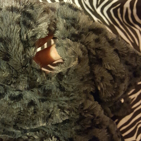 Fuzzy scarf - Picture 2 of 4