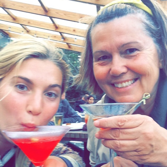 Meet your Posher, Karen & Morgan we 💕 clothes - Picture 3 of 8