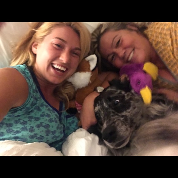 Meet your Posher, Karen & Morgan we 💕 clothes - Picture 5 of 8