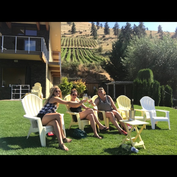 Meet your Posher, Karen & Morgan we 💕 clothes - Picture 2 of 8