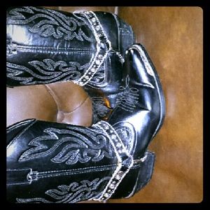 Price dropped for a limited time! cowgirl boots!