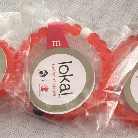Medium red Lokai