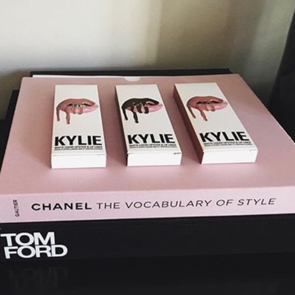 KYLIE JENNER LIP KIT GIVE AWAY - Picture 2 of 2