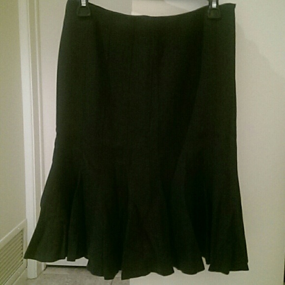 Club Monaco flounce hem stitch detail skirt size 2