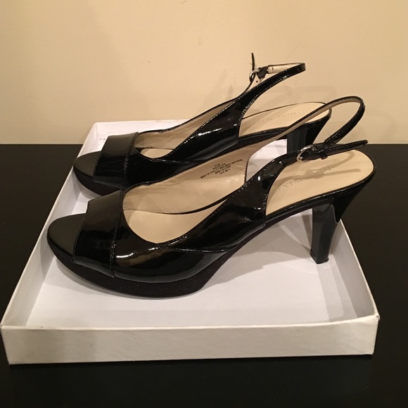 Black lacquer sandals - Picture 2 of 4