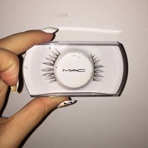 False eyelashes