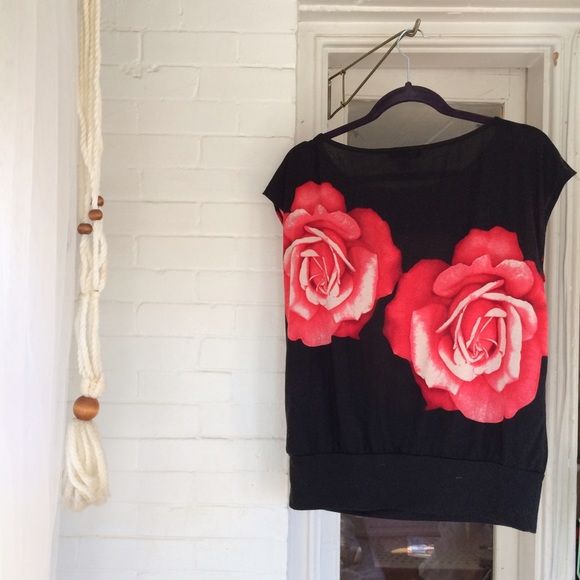 Forever 21 Rose Patterned Top - Picture 2 of 3