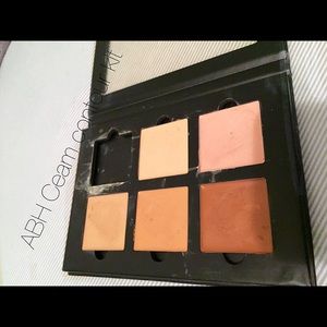 Anastasia Beverly Hills light contour kit