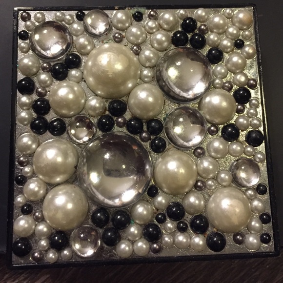 Stylistic Powder compact