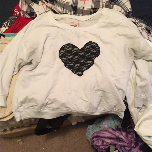 Cute sweater fits like a medium or large.