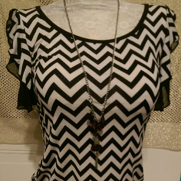 black and white top chevron print nwt
