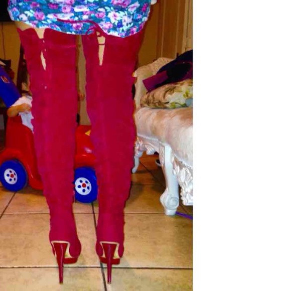BEAUTIFUL OVER THE KNEE RED BOOTS