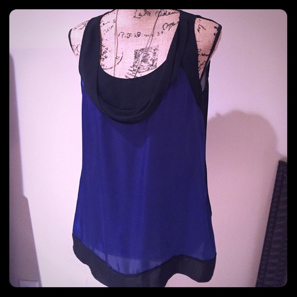 Beautiful Blouse💙 - Picture 1 of 4