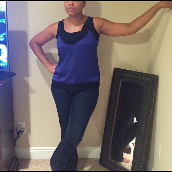 Beautiful Blouse💙 - Picture 3 of 4