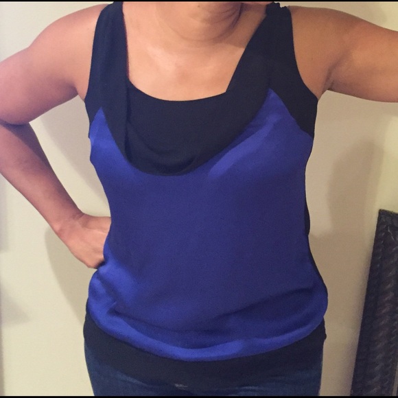 Beautiful Blouse💙 - Picture 4 of 4