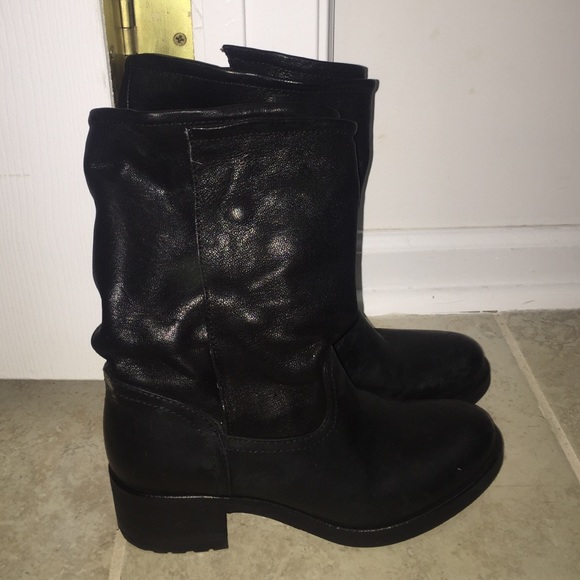 Vera wang leather motorcycle boots snap closure