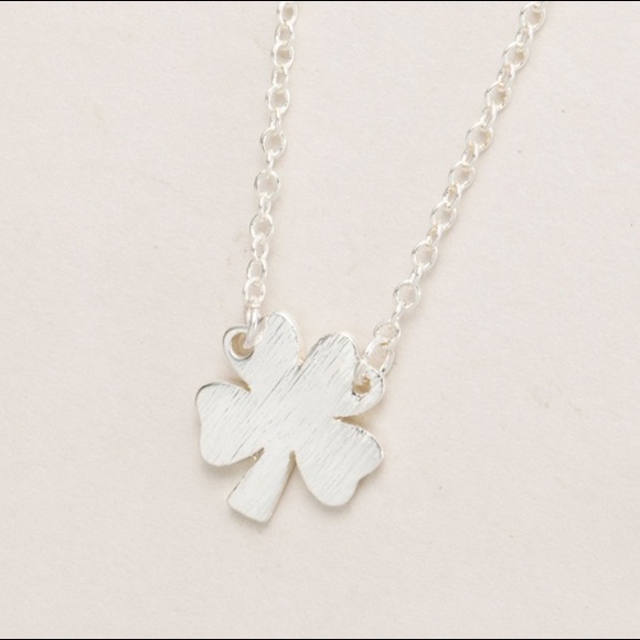 Jewelry - Beautiful Siver leaf Pendant Necklace