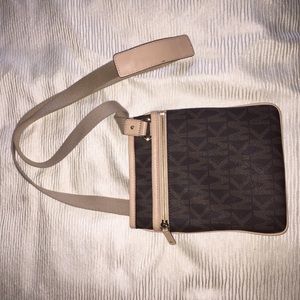 Crossbody purse