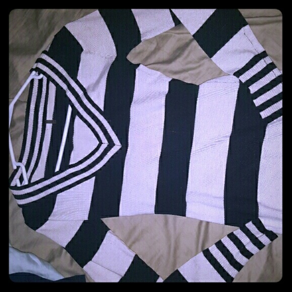 Long sleeve black and white