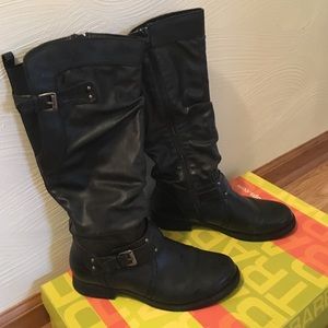 Size 9 tall black leather boots