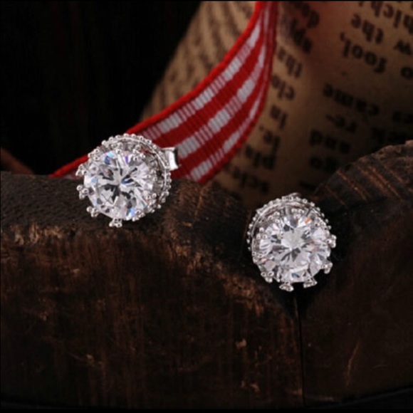 Silver stud earrings - Picture 3 of 7